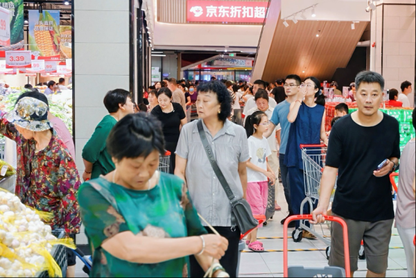 股票配资门户导航 美团和京东拼抢“线下折扣店”，刘强东现身“助阵”