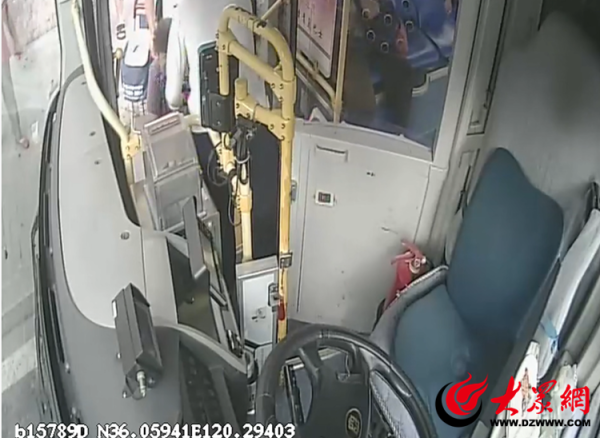 股票配资联系方式 公交司机两度助老暖人心 “诚载美好”伴出行