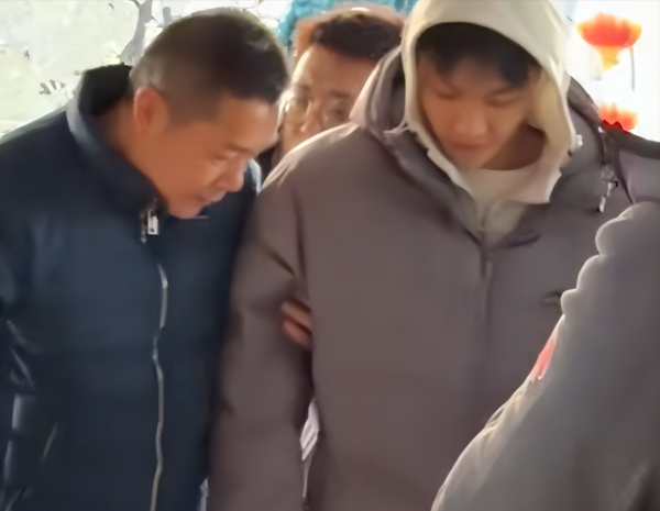 股票配资联系方式 杜锋更新伤情动态！徐杰软组织挫伤未跟队训练，奎因将缺席一周多